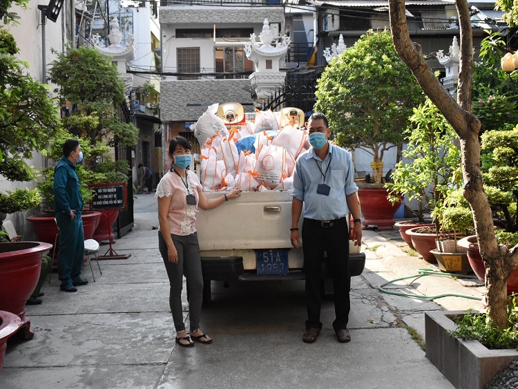 Image: Chung tay hỗ trợ phòng, chống COVID - 19